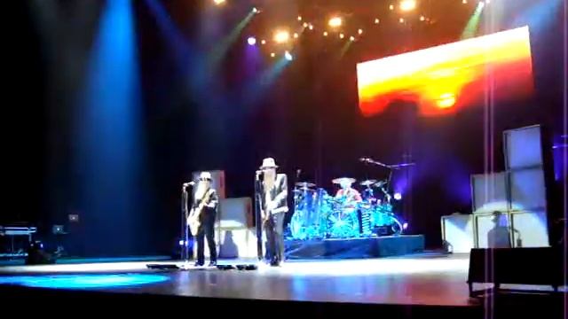 ZZ Top. Gimme All Your Lovin / Sharp Dressed Man. 29.10.2010 Moscow