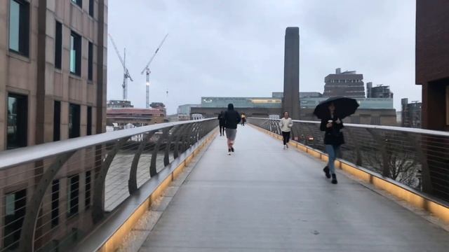 Why is Millennium Bridge in London so popular on Instagram and Facebook? | TaraletsTV смотреть онлайн