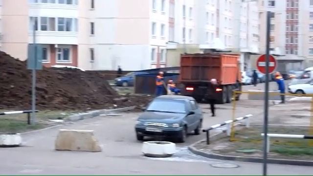 Stroyka_vo_dvore_01.12.11.avi смотреть онлайн