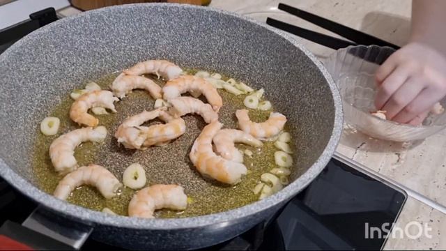 Паста с креветками в сливочно-сырном соусе!! ВКУСНО! Приготовит даже ребёнок!! смотреть онлайн