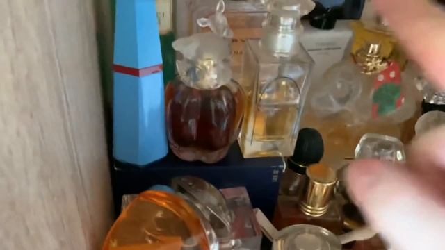 ? ОГРОМНАЯ КОЛЛЕКЦИЯ ПАРФЮМЕРИИ / ПАРФЮМЕРНЫЙ ШКАФ ? 350 флаконов смотреть онлайн