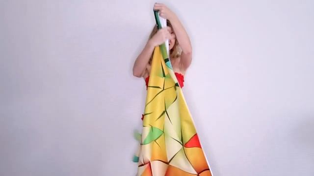 ЯРКОЕ ПЛЯЖНОЕ ПОЛОТЕНЦЕ смотреть онлайн