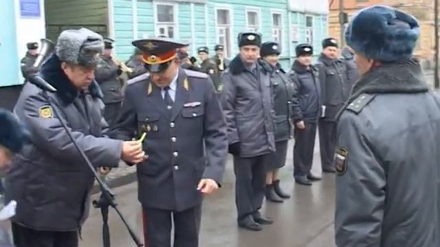 генерал Алексей Лапин вручает ключи от новых авто смотреть онлайн