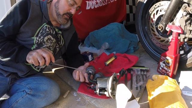 2006 Ducati 749, fuel pump not priming, replacing fuel pump (project Dark) смотреть онлайн