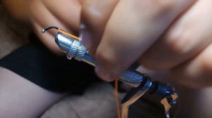 Учимся вязать мушки. Мушка на хариуса. Способ узловое плетение.