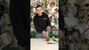 Отстреливает пистолет на заправке