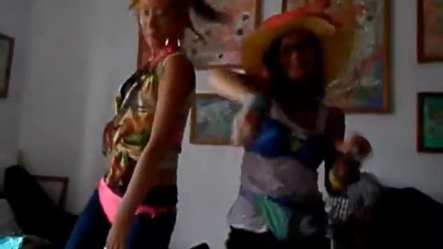 Вот так после душа мы развлекаемся под Macklemore & Ryan Lewis -- Thrift Shop (feat. Wanz) смотреть онлайн