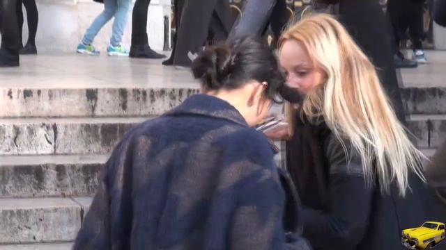 FASHION WEEK PARIS EXIT STELLA McCARTNEY with JOAN SMALLS смотреть онлайн