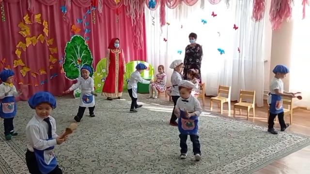 Группа Қарлығаш, Танец поварят смотреть онлайн