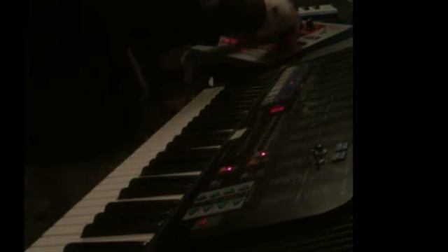 Jamuary 31th (techno jam with Yamaha DJX-1 , Roland Ef-303 and Casio CT-670 circuit bent) смотреть онлайн