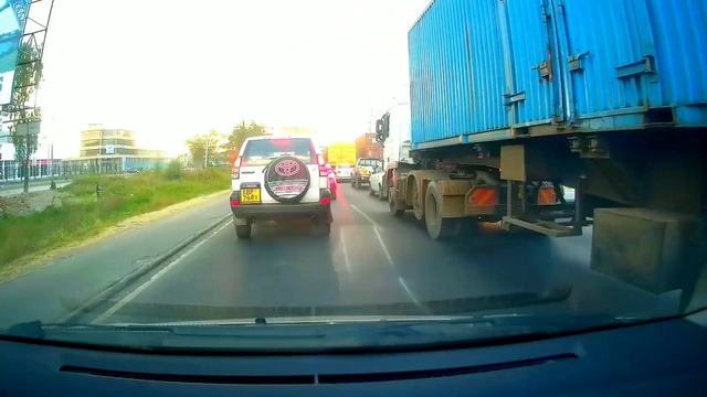 Ep 30-EVENING TRAFFIC ON MOMBASA ROAD UHURU HIGHWAY-DRIVING FROM JOMO KENYATTA AIRPORT-NAIROBI-KENY смотреть онлайн