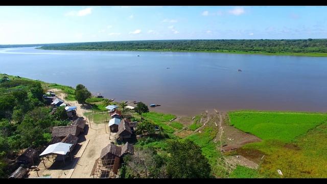 Drone flight over the Amazon River with Aqua Expeditions, Aria Riverboat - Iquitos, Peru смотреть онлайн