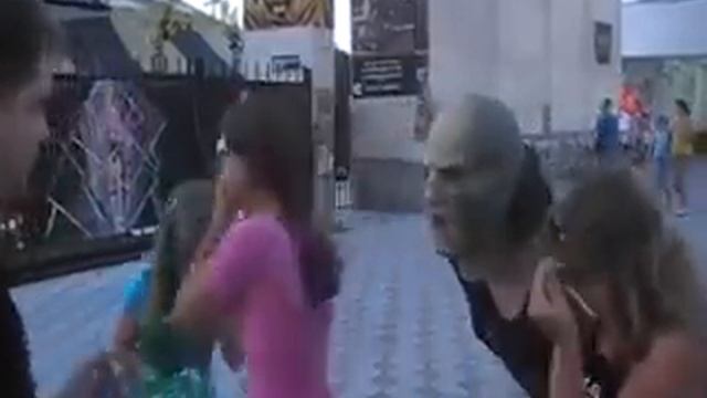 Уличные приколистыDDD Пээ ээ =DD смотреть онлайн