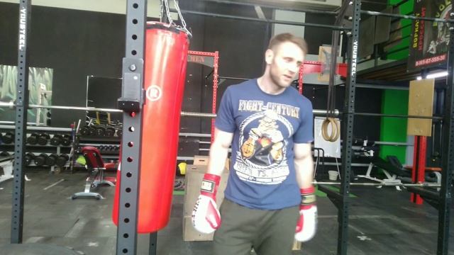 Варианты работы на мешке для новичков| Азбука бокса, часть 1 смотреть онлайн