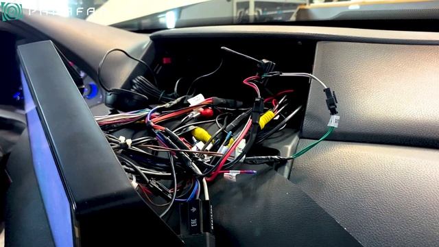 Установка магнитолы, парктроников и камеры заднего хода на Honda Crosstour смотреть онлайн