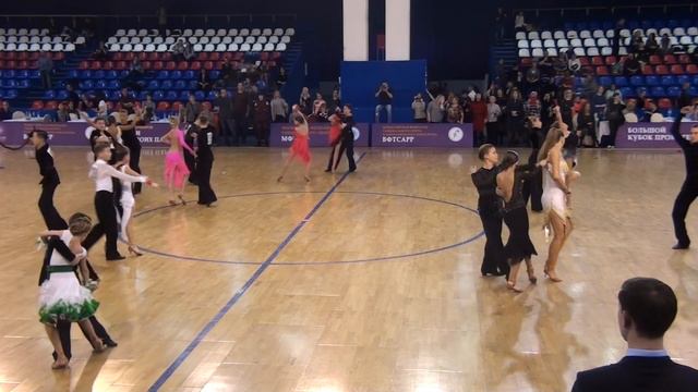 В класс Юниоры 2+1 1/2 финала латина смотреть онлайн