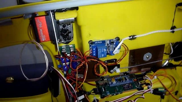 Фото реле на прикормочном кораблике. смотреть онлайн