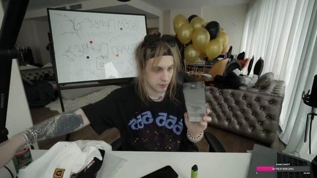 PLOHOYPAREN РАСПАКОВЫВАЕТ ПОДАРКИ НА ДЕНЬ РОЖДЕНИЯ// ДИОР ЗА 155.000 РУБЛЕЙ// PLOHOYPAREN STREAM