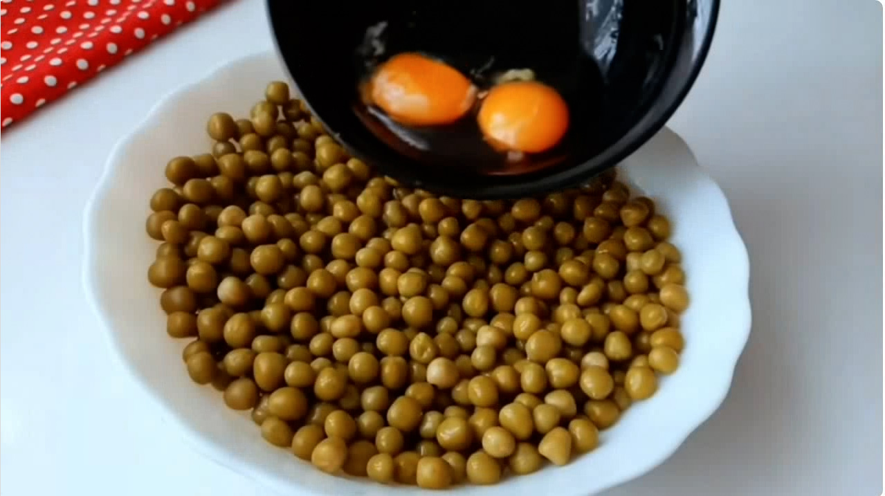 Смешайте горошек и яйца!Что приготовить на 8 Марта! смотреть онлайн