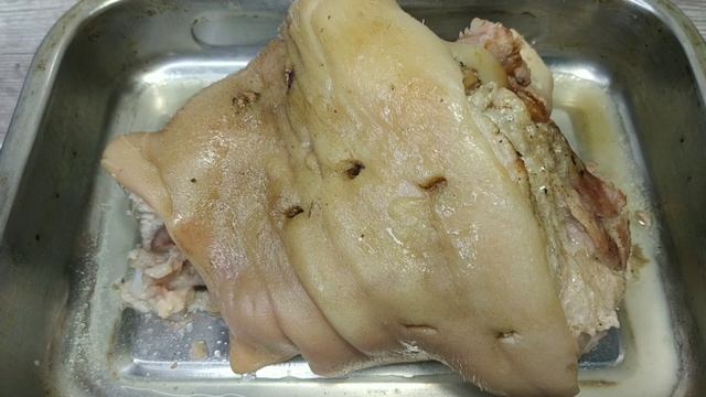 Вкуснейшая свиная рулька - Пальчики оближешь. Бюджетное блюдо. смотреть онлайн