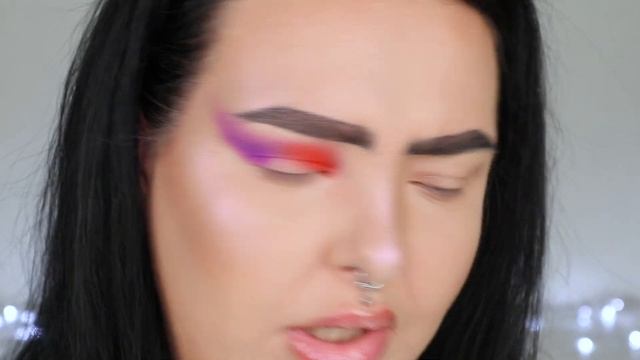 Косметика Kaleidos. Палетка the escape pod, хайлайтер и "помада" смотреть онлайн