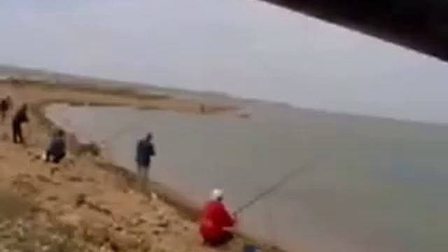 ловля на черном море пеленгаса.Бракоши на смык ловят кефаль. смотреть онлайн