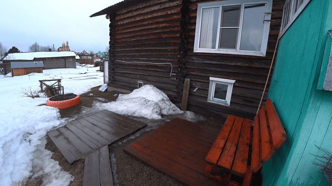 Во дворе у дома всё меняется на глазах. Масло для Лада Гранты. Ледник на дороге. смотреть онлайн