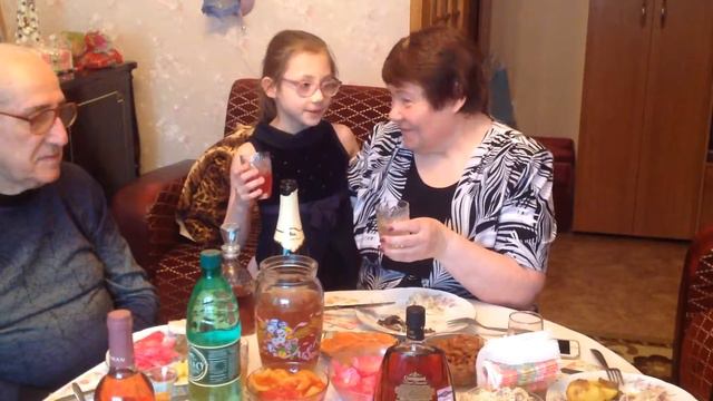 Ева Дзиваян поздравляет бабушку смотреть онлайн