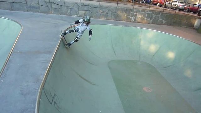 Eliot shows off skills with skateboard ! смотреть онлайн