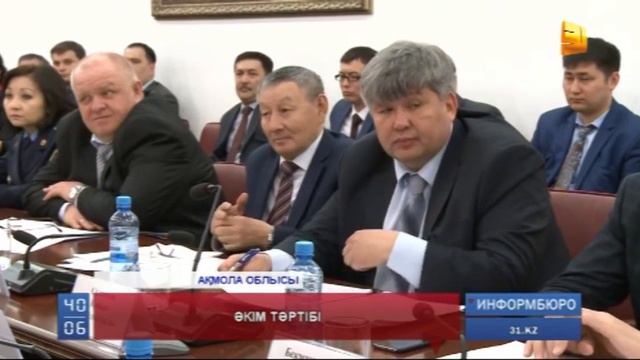 Ауылдық округ әкімі тұрғындардың біріне дөрекі сөйлеп, басқасына тіпті қол көтерген смотреть онлайн