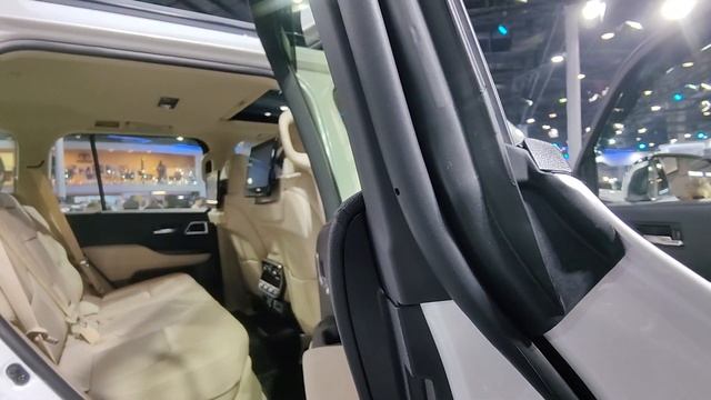 What's In The New Land Cruiser 300 | Price 2.1 Cr | Kerb Weight 3.2 Ton