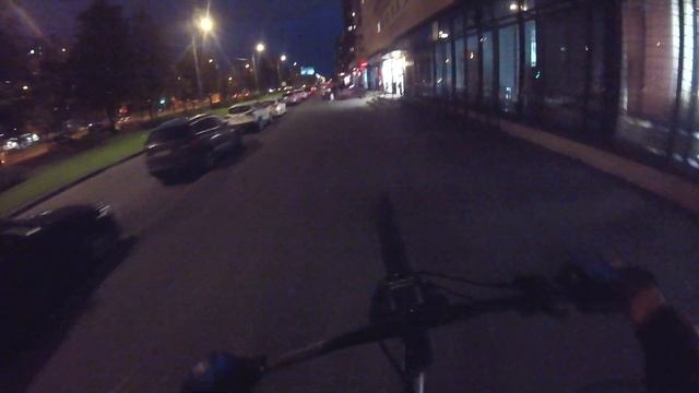 На заднем колесе велосипеда по Питеру смотреть онлайн