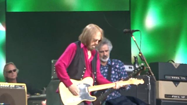 TOM PETTY & THE HEARTBREAKERS Live Hyde Park 2017 - YOU DON`T KNOW HOW IT FEELS смотреть онлайн