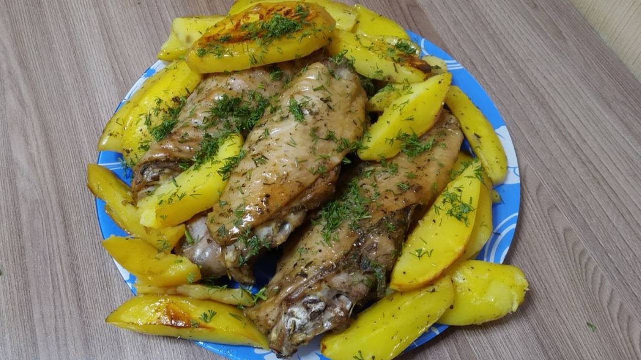 Индюшиные крылья локти запеченные в духовке смотреть онлайн