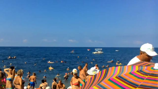 разносчик трубочек на море. ВСЕ КТО ЕЛИ ОБОЛДЕЛИ смотреть онлайн