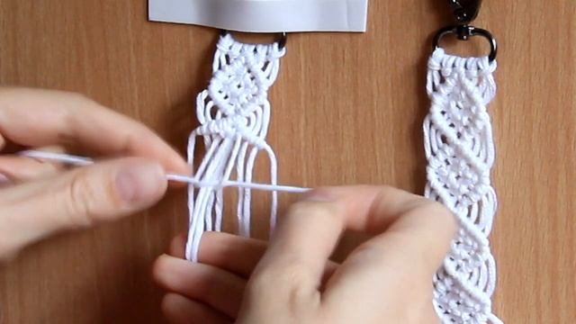 DIY Macrame Keychain Tutorial | Macramé Llavero Tutorial | Макраме брелок для начинающих смотреть онлайн