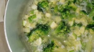 Быстрый, вкусный, полезный суп-пюре из брокколи и кабачка