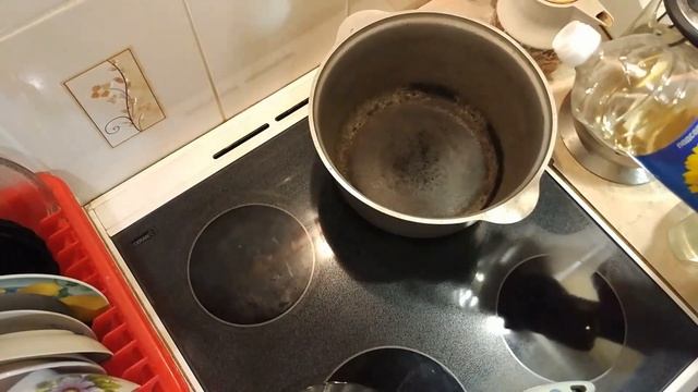 Жареные куриные ножки под луком смотреть онлайн