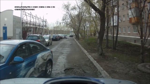 Два очень упертых водителя уступить должен другой! смотреть онлайн