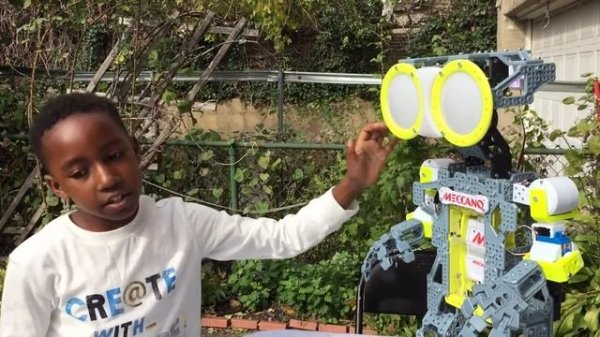 Technology Review | MeccaNoid G15