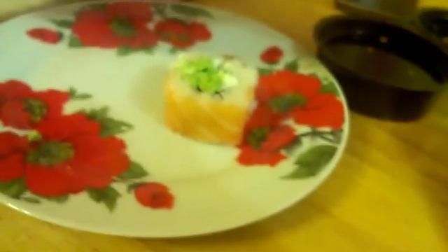 VLOG. Тётя заказала много суши!!! Тома дигустирует!