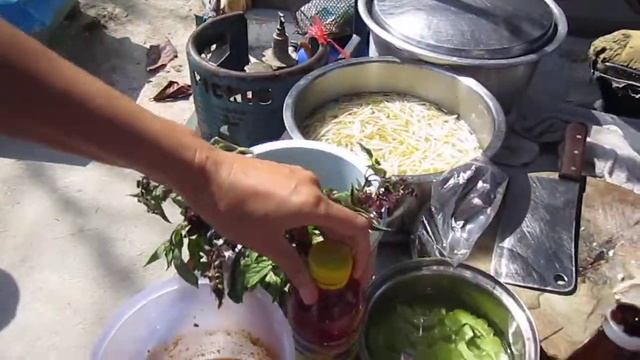 Уличный торговец супом. Тайланд.