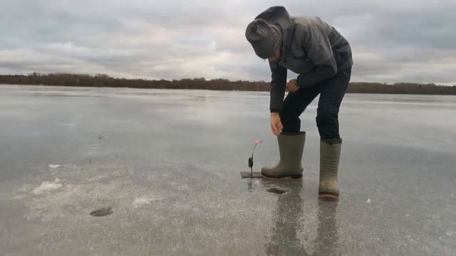 Просто супер!!! Две щуки из одной лунки. Рыбалка на жерлицы с подводными съемками))) смотреть онлайн