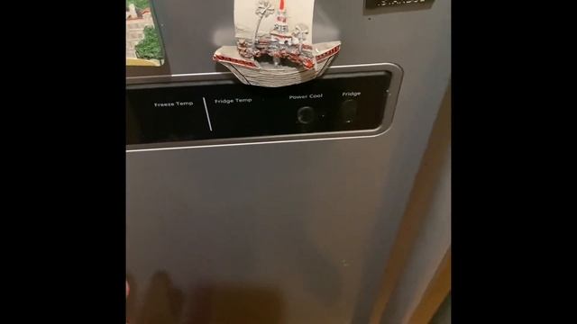 Холодильник Samsung Sidebyside пищить і температура скакає. Причина і рішення.