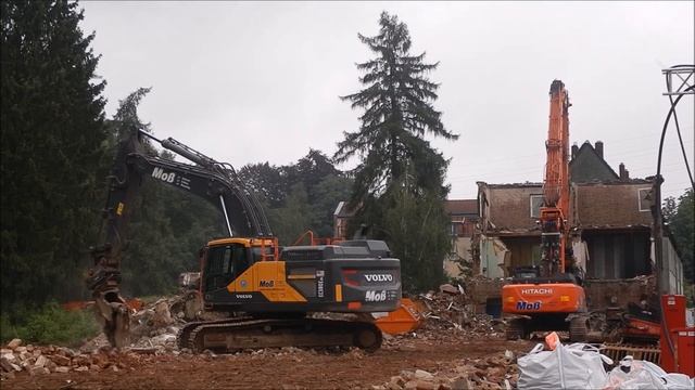 Excavator Volvo EC 380 an Hitachi 350 - demolition site смотреть онлайн