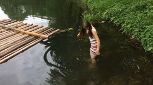 Искупалась в пруду