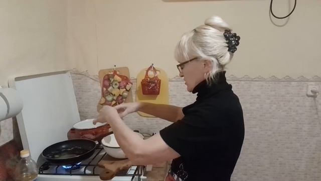 ЖИЗНЬ В СЕЛЕ! ПЕТУХИ ЗАМУЧИЛИ//ОТБИВНЫЕ //ТОРТ ЗА 5 МИНУТ! смотреть онлайн