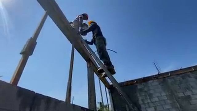 One day as a construction worker in Honduras 🇭🇳 смотреть онлайн