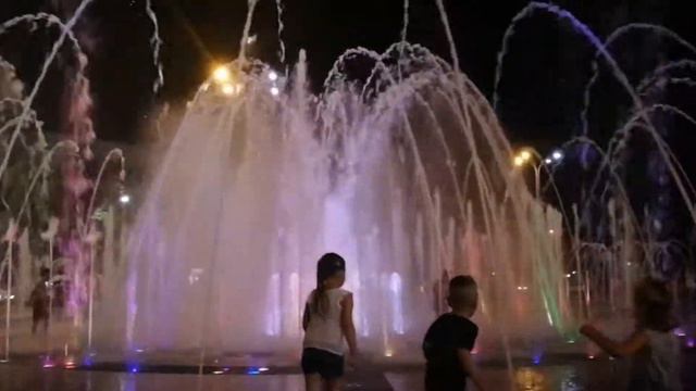 Краснодар ⛲ Музыкальный фонтан на Театральной площади смотреть онлайн