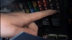 Замена предохранителя №1 приборной панели, левых габаритов в Шевроле Нива.